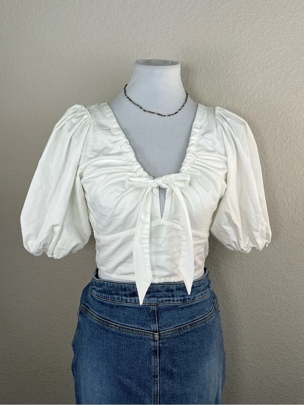 Abercrombie & Fitch Cottage White Cropped Top ruched neckline keyhole and bow